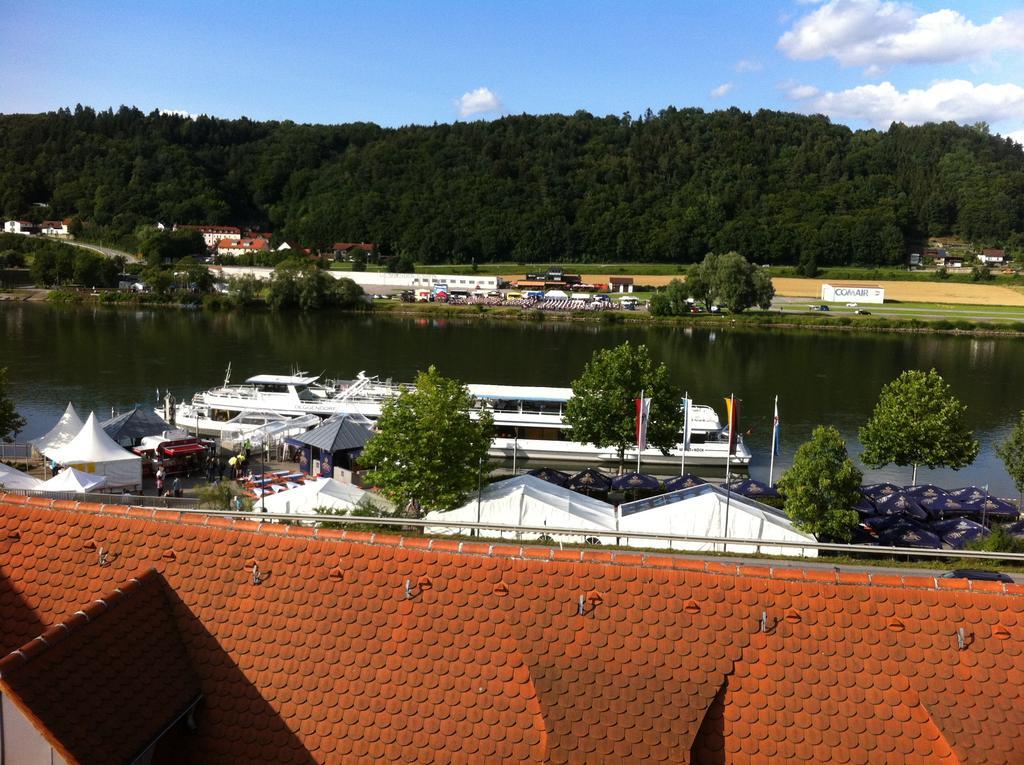 Wittelsbacher Zollhaus Hotel Vilshofen an der Donau Esterno foto